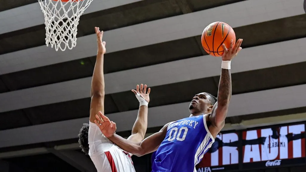 Otega Oweh #00 of the Kentucky Wildcats puts up a first half shot over Jarin Stevenson #15 of the Alabama Crimson Tide at Coleman Coliseum on February 22, 2025 in Tuscaloosa, Alabama.