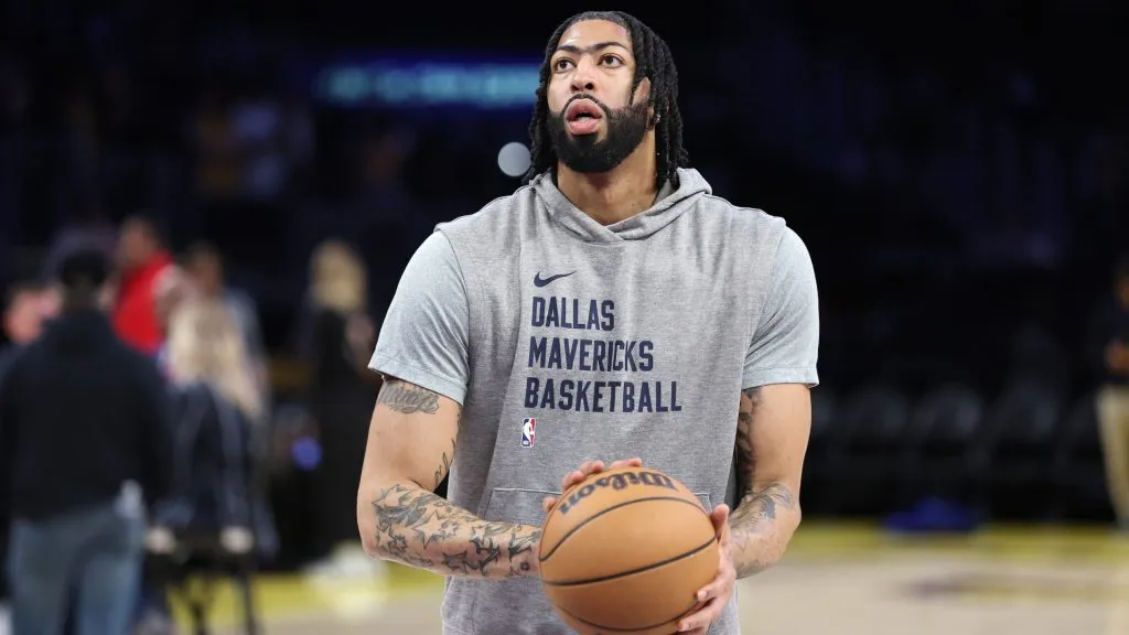 Anthony Davis #3 of the Dallas Mavericks warms up prior to a game against the Los Angeles Lakers at Crypto.com Arena. (Sean M. Haffey/Getty Images)