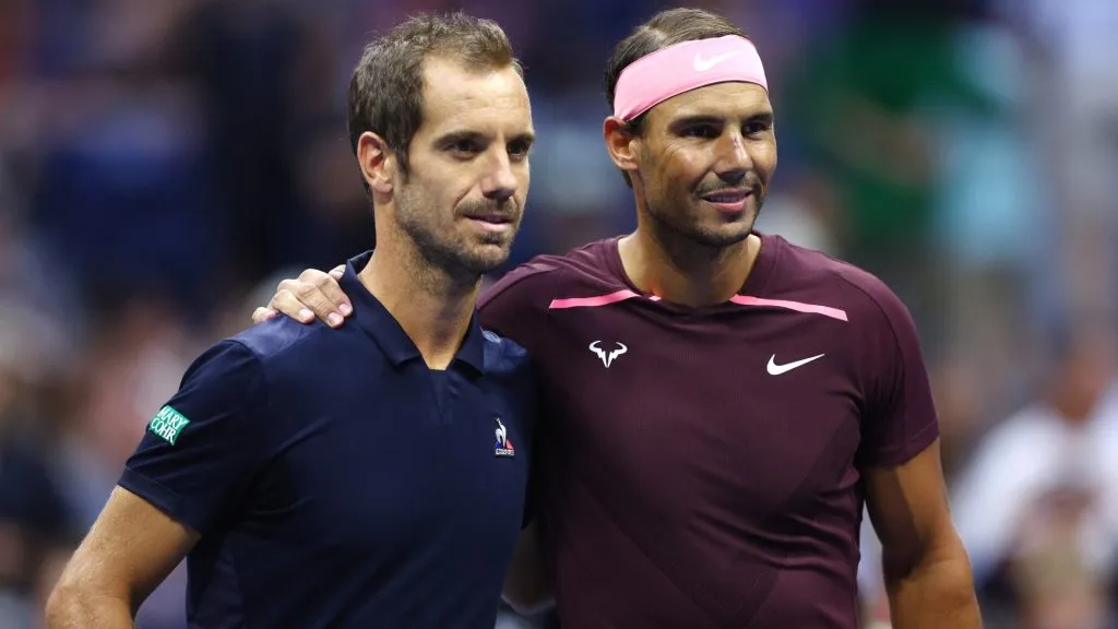 Rafael Nadal and Richard Gasquet pose for a picture prior to their 2022 US Open match. (Elsa/Getty Images)