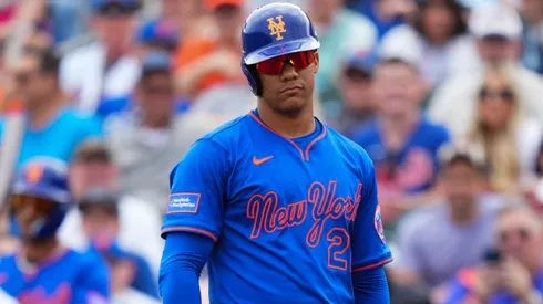 Juan Soto #22 of the New York Mets at bat during the first inning of a spring training game against the Miami Marlins at Roger Dean Stadium on February 26, 2025 in Jupiter, Florida.