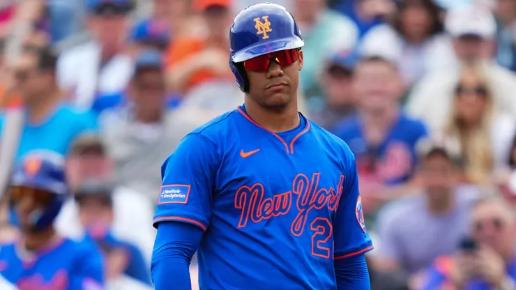 Juan Soto #22 of the New York Mets at bat during the first inning of a spring training game against the Miami Marlins at Roger Dean Stadium on February 26, 2025 in Jupiter, Florida.