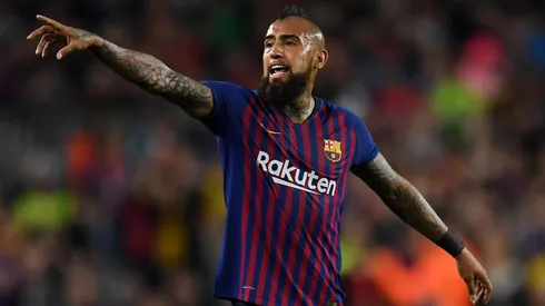 Arturo Vidal of FC Barcelona gives his team instructions during the La Liga match between FC Barcelona and Levante UD.