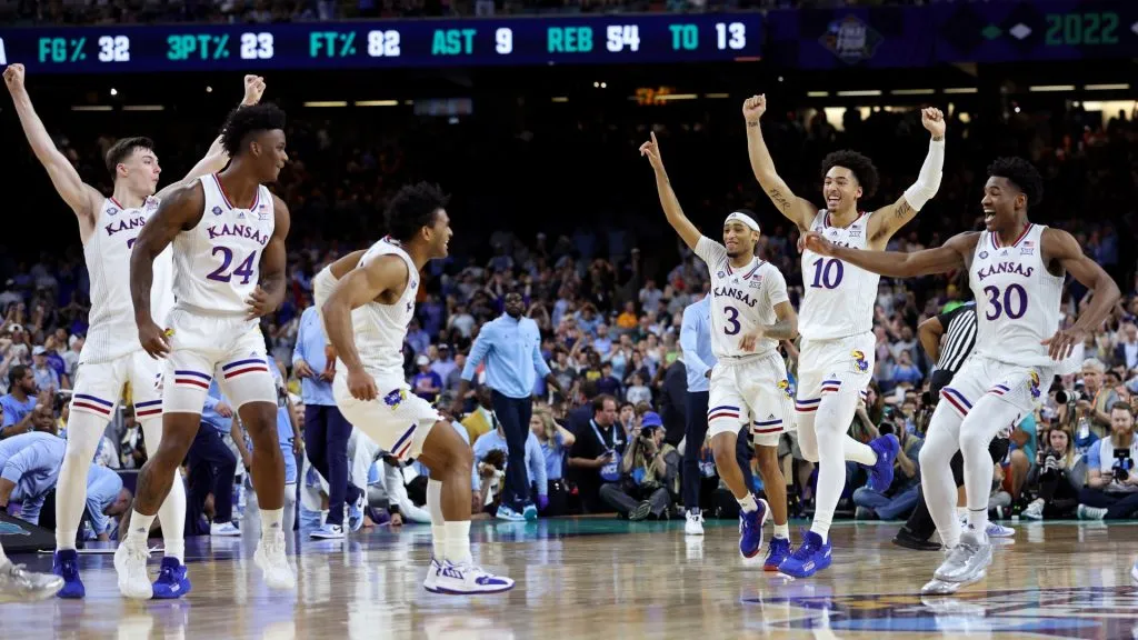 Kansas Jayhawks players celebrate after defeating the North Carolina Tar Heels 72-69 during the 2022 NCAA Men’s Basketball Tournament National Championship. (Source: Jamie Squire/Getty Images