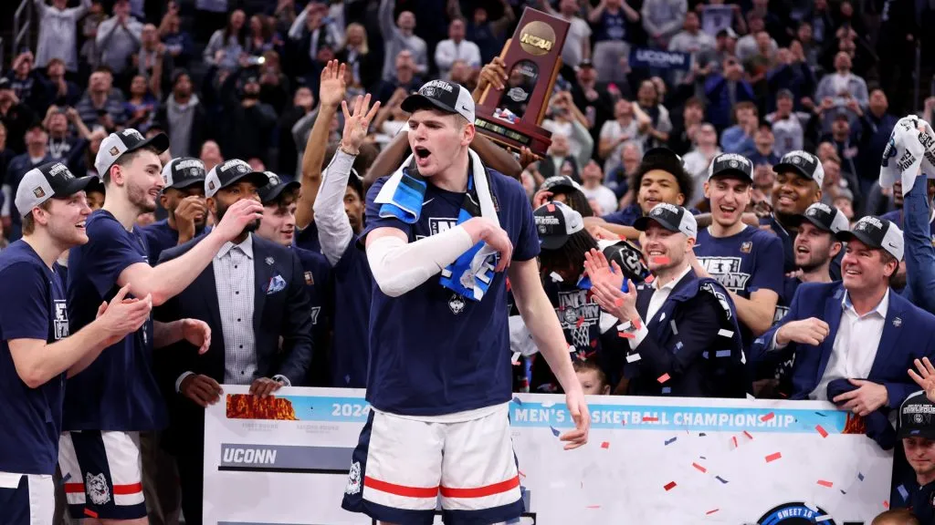 Donovan Clingan #32 of the Connecticut Huskies celebrates with his teammates after defeating the Illinois Fighting Illini in the Elite 8 round of the NCAA Men’s Basketball Tournament in 2024. (Source: Michael Reaves/Getty Images)