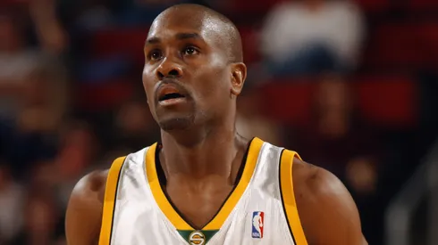 Gary Payton playing with the Seattle SuperSonics on October 30, 2002.