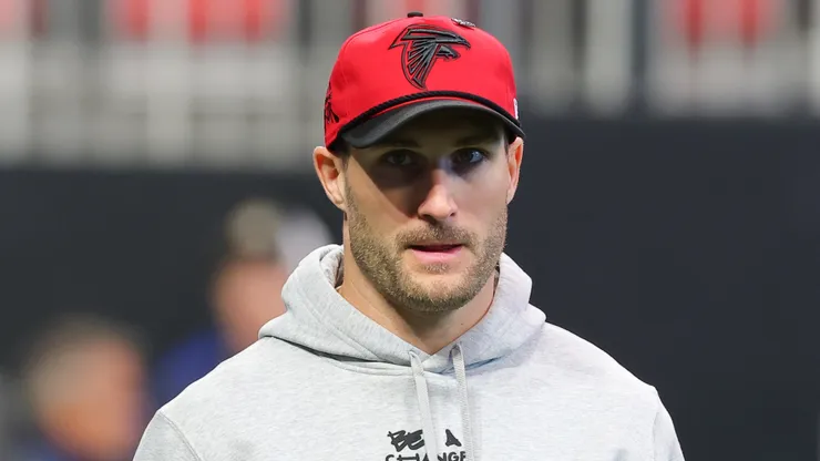 Kirk Cousins #18 of the Atlanta Falcons warms up prior to a game against the New York Giants at Mercedes-Benz Stadium on December 22, 2024 in Atlanta, Georgia.