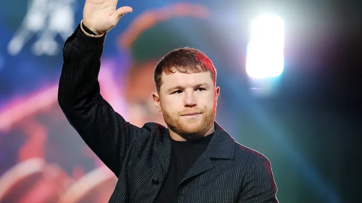 Canelo Alvarez of Mexico acknowledges the crowd during his press conference with William Scull of Cuba (not pictured) to promote their Super Middleweight World Championship fight at Radio City Music Hall on March 06, 2025 in New York City.