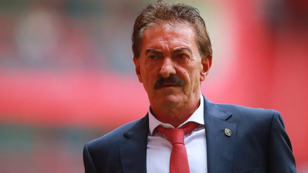 Argentine coach Ricardo La Volpe.