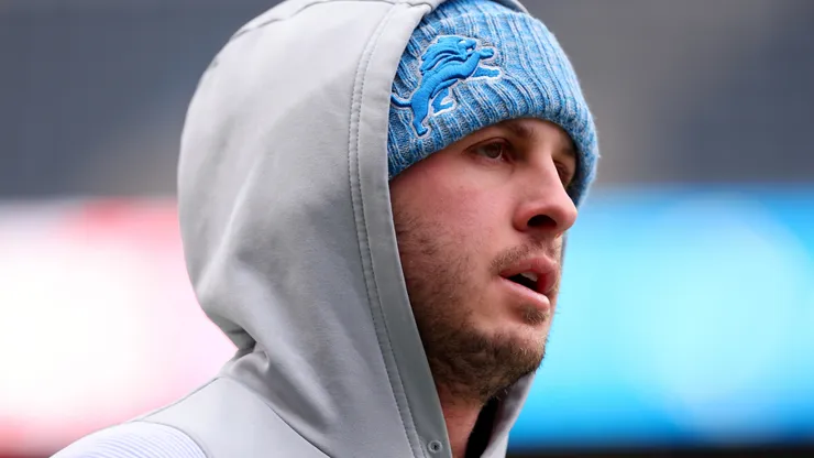 Jared Goff #16 of the Detroit Lions looks on before the game against the Chicago Bears at Soldier Field on December 10, 2023 in Chicago, Illinois.