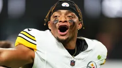 Justin Fields #2 of the Pittsburgh Steelers celebrates as he runs off the field after the Steelers defeated the Las Vegas Raiders, 32-13, at Allegiant Stadium on October 13, 2024 in Las Vegas, Nevada.