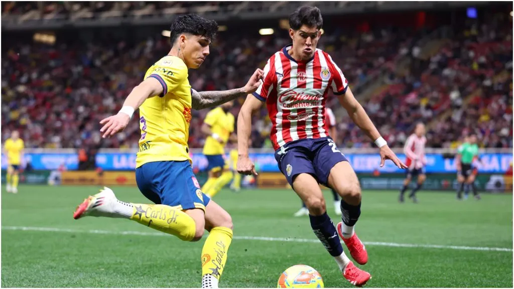 Kevin Alvarez of America kicks the ball ahead of Jose Castillo of Chivas – Simon Barber/Getty Images