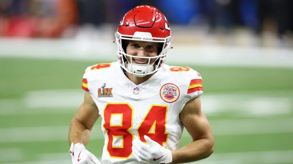 Justin Watson #84 of the Kansas City Chiefs warms up before Super Bowl LIX against the Philadelphia Eagles at Caesars Superdome on February 09, 2025 in New Orleans, Louisiana.