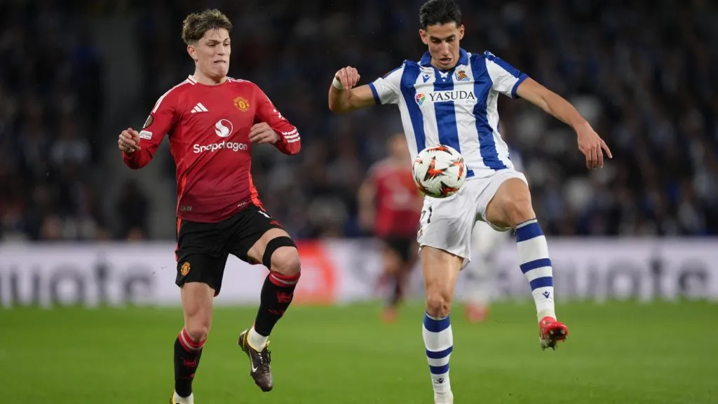 Nayef Aguerd controls the ball under pressure from Alejandro Garnacho during the UEFA Europa League 2024/25 Round of 16 First Leg match between Real Sociedad and Manchester United. (Juan Manuel Serrano Arce/Getty Images)