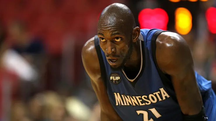 Kevin Garnett #21 of the Minnesota Timberwolves