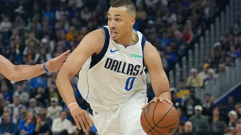 Dante Exum #0 of the Dallas Mavericks dribbles the ball to the basket on Stephen Curry #30 of the Golden State Warriors during the first half at Chase Center on February 23, 2025 in San Francisco, California.