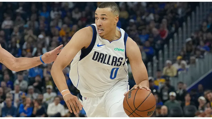 Dante Exum #0 of the Dallas Mavericks dribbles the ball to the basket on Stephen Curry #30 of the Golden State Warriors during the first half at Chase Center on February 23, 2025 in San Francisco, California.