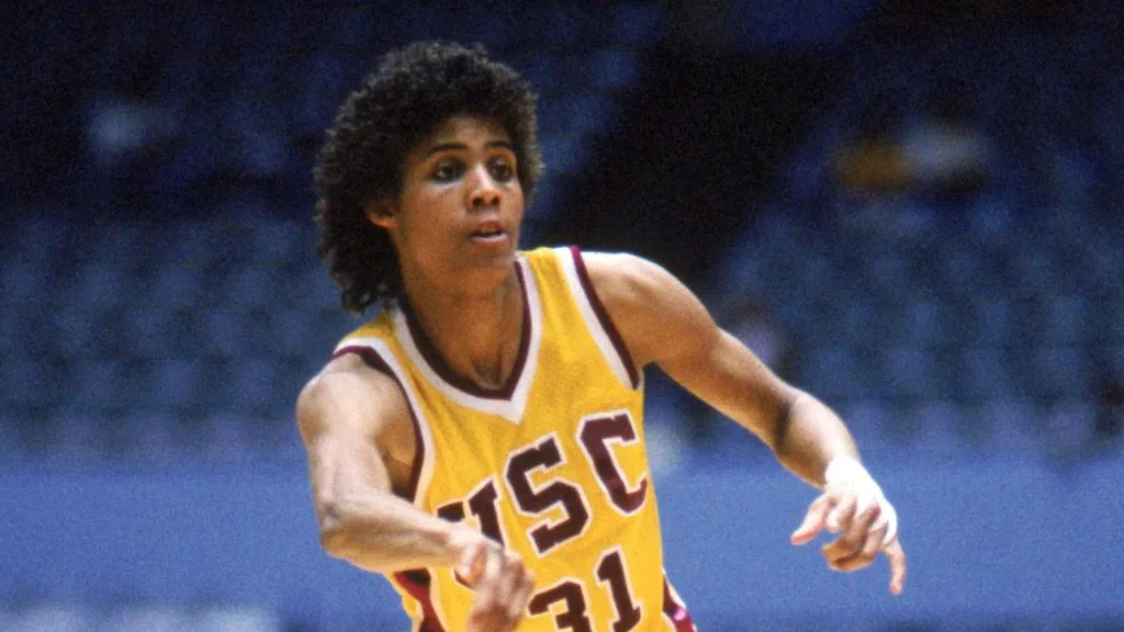 Cheryl Miller #31 of USC Trojans passes the ball during a women basketball game against the Stanford Cardinal 