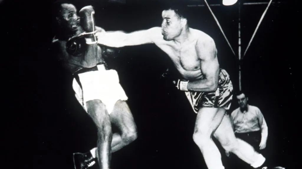 Joe Louis beats Jersey Joe Walcott in the 11th round by KO in 1948. (Source: Allsport UK/ALLSPORT)