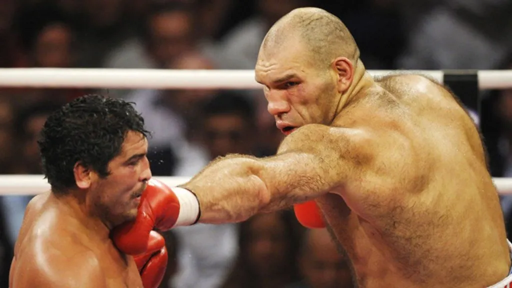 Nikolai Valuev (Source: @BoxingHistory)