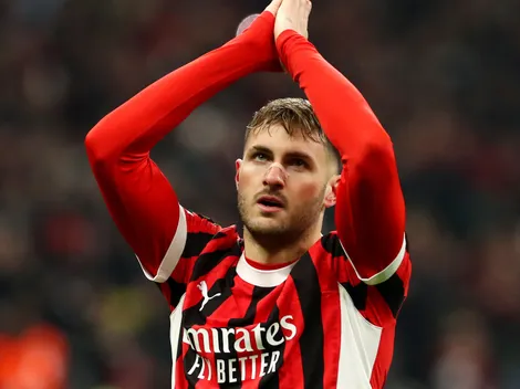 Santiago Gimenez's salary at AC Milan: How much money does the center forward earn?