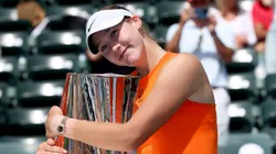 Mirra Andreeva with the 2025 Indian Wells trophy