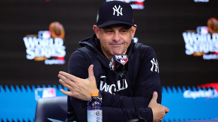Aaron Boone #17 of the New York Yankees.