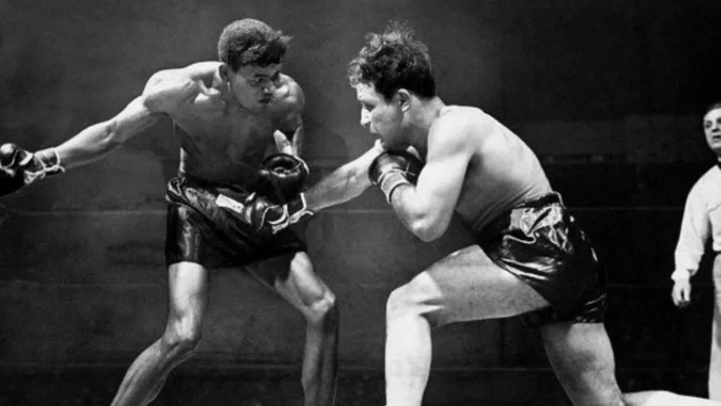 Sugar Ray Robinson vs. Jake LaMotta VI in 1951. (Source: @TheFightCity)