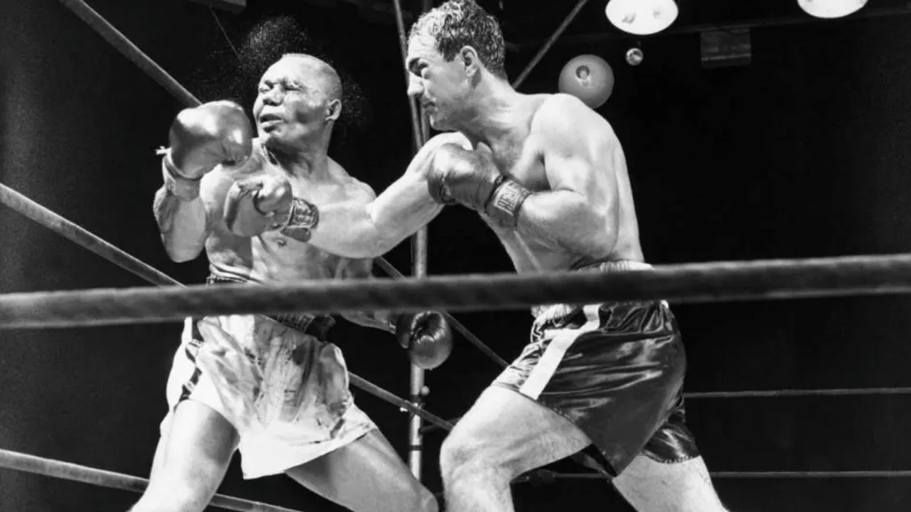 Rocky Marciano vs. Joe Walcott (Source: @rootsoffight)