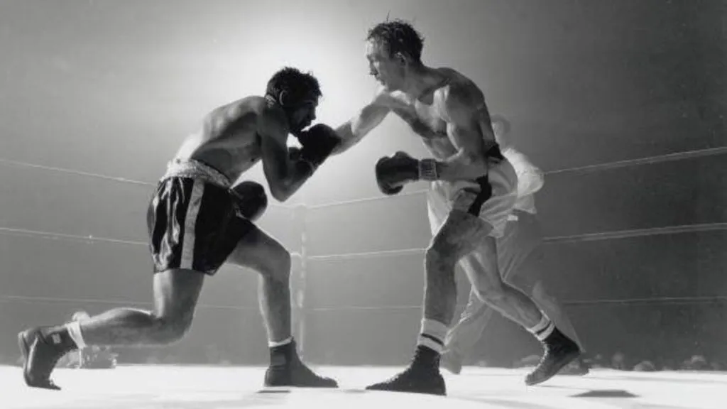 Carmen Basilio vs. Tony DeMarco II in 1955. (Source: @BoxingHistory)