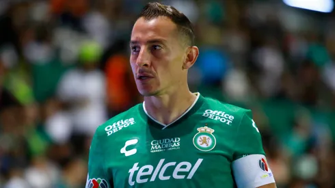 Andres Guardado of Leon looks on during the 16th round match between Leon and Mazatlan FC as part of the Torneo Apertura 2024 Liga MX at Leon Stadium on November 5, 2024 in Leon, Mexico.