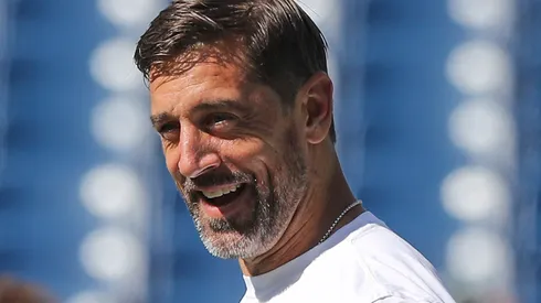 Aaron Rodgers #8 of the New York Jets warms up prior to a game against the Tennessee Titans at Nissan Stadium on September 15, 2024 in Nashville, Tennessee.