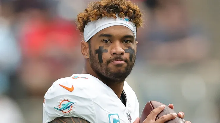 Tua Tagovailoa #1 of the Miami Dolphins warms up before a game against the Houston Texans at NRG Stadium on December 15, 2024 in Houston, Texas.