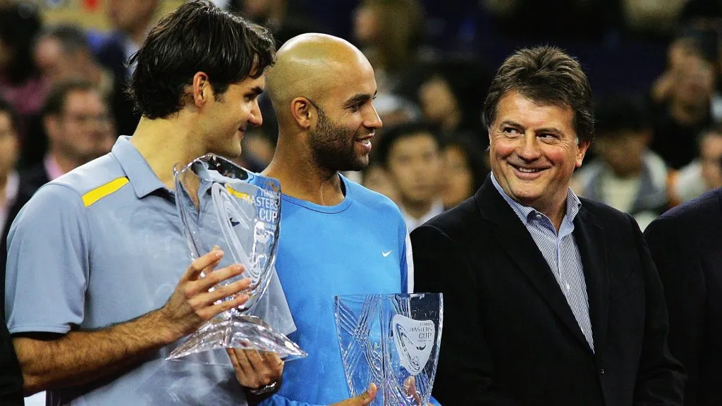 Roger Federer and James Blake during the 2006 ATP Finals trophy ceremony (Matthew Stockman/Getty Images)