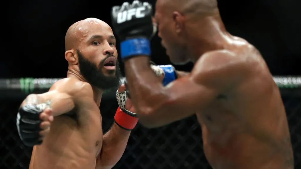 Demetrious Johnson (l) battles Wilson Reis (r) during their Flyweight Championship bout on UFC Fight Night at the Sprint Center on April 15, 2017. (Source: Jamie Squire/Getty Images)