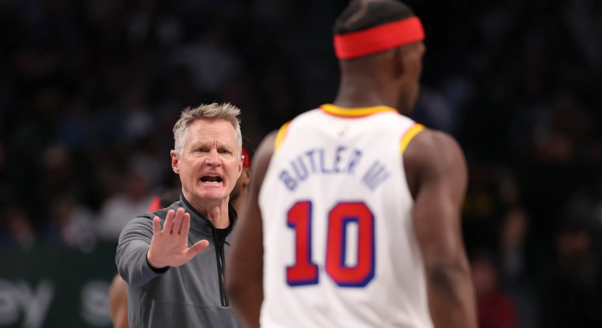 Head coach Steve Kerr of the Golden State Warriors talks to Jimmy Butler #10.