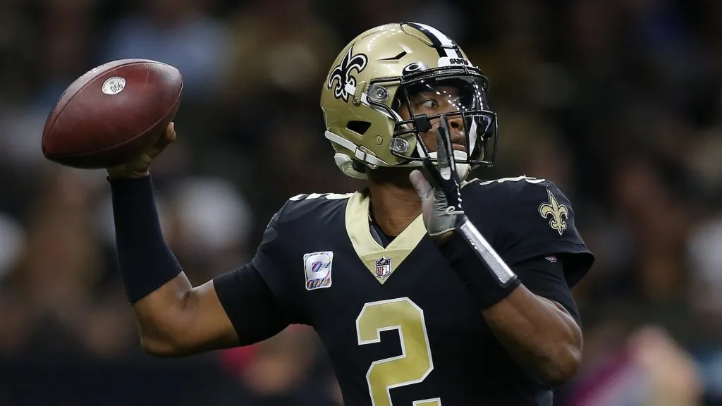 Jameis Winston throws a pass during the fourth quarter in the game against the New York Giants at Caesars Superdome on October 03, 2021 in New Orleans, Louisiana.