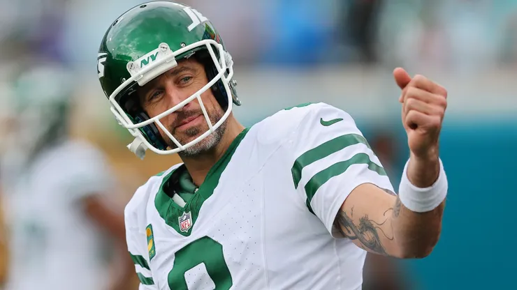 Aaron Rodgers #8 of the New York Jets looks on during warmups before the game against the Jacksonville Jaguars at EverBank Stadium on December 15, 2024.