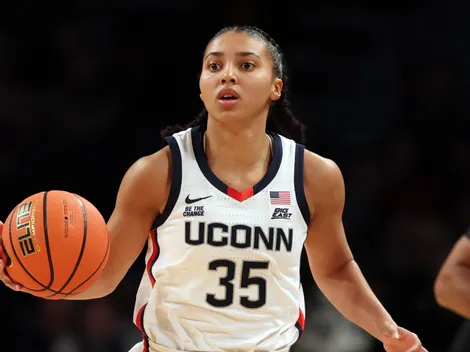 Azzi Fudd beats Stephen Curry in epic three-point shootout