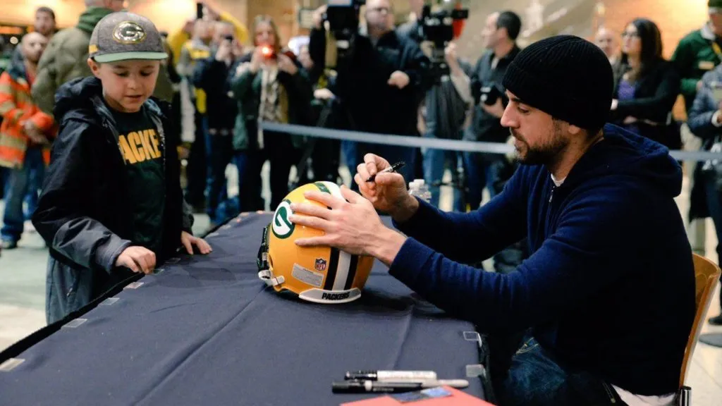 Aaron Rodgers signed autographs for Salvation Army donations in 2016. (Source: @PackersNationCP)