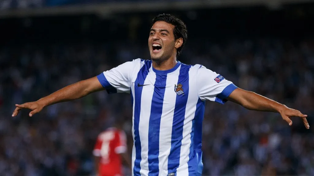 Carlos Vela of Real Sociedad celebrates scoring their second goal during the UEFA Champions League Play-offs second leg in 2013. (Source: Gonzalo Arroyo Moreno/Getty Images)