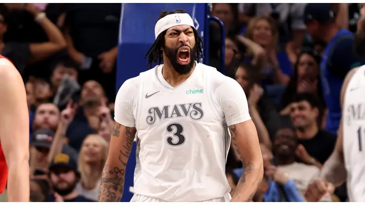 Anthony Davis #3 of the Dallas Mavericks
