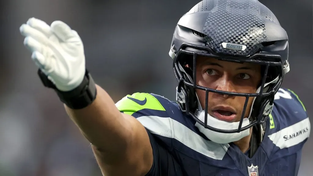 Pharaoh Brown pointing