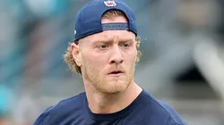 Will Levis #8 of the Tennessee Titans warms up before the game against the Jacksonville Jaguars at EverBank Stadium on December 29, 2024 in Jacksonville, Florida.