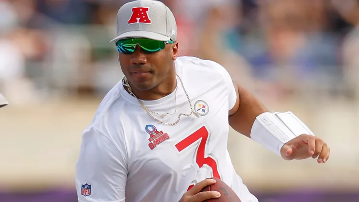 Russell Wilson #3 of the Pittsburgh Steelers is sacked by KaVontae Turpin #9 of the Dallas Cowboys during the second quarter in the NFL Pro Bowl Games at Camping World Stadium on February 02, 2025 in Orlando, Florida.