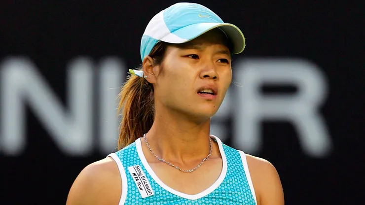 Na Li of China looks dejected during her match against Maria Sharapova of Russia during day five of the Australian Open Grand Slam at Melbourne Park January 21, 2005 in Melbourne, Australia.