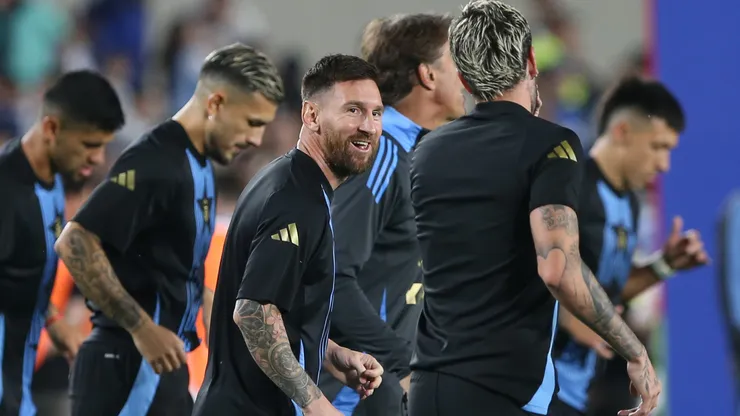 Lionel Messi of Argentina smiles as he speaks to Rodrigo De Paul of Argentina before during the FIFA World Cup 2026 South American Qualifier match between Argentina and Bolivia.