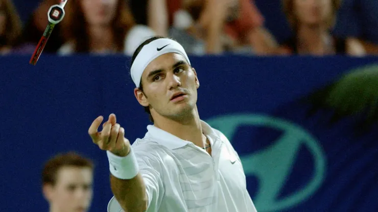 Rohger Federer throws his racquet in 2002
