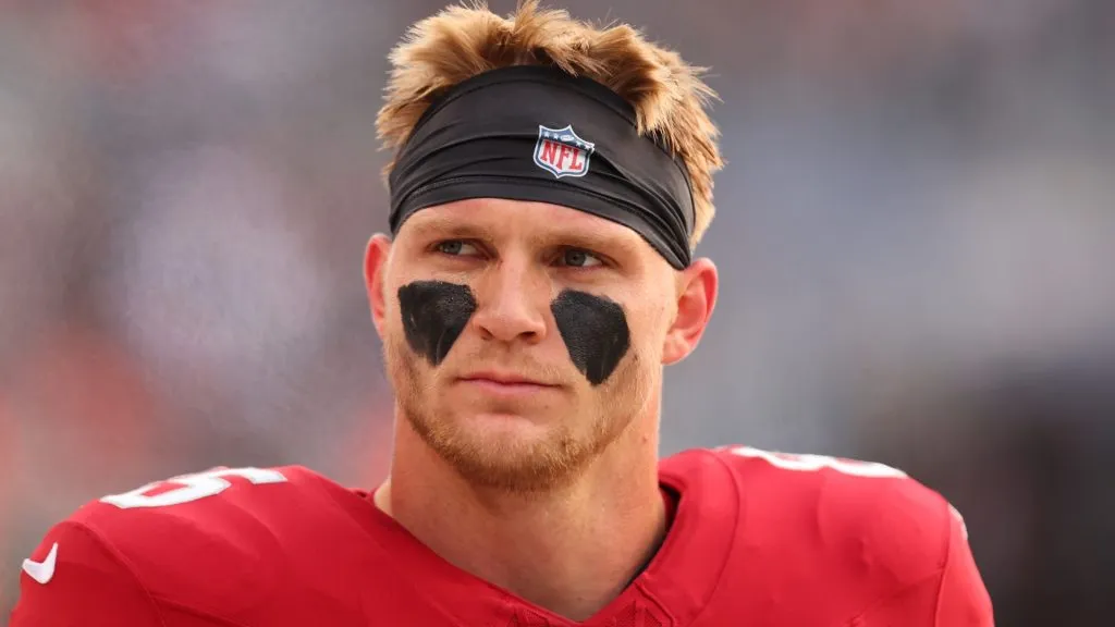 Trey McBride #85 of the Arizona Cardinals looks on prior to the game against the Chicago Bears at Soldier Field on December 24, 2023. (Source: Michael Reaves/Getty Images)