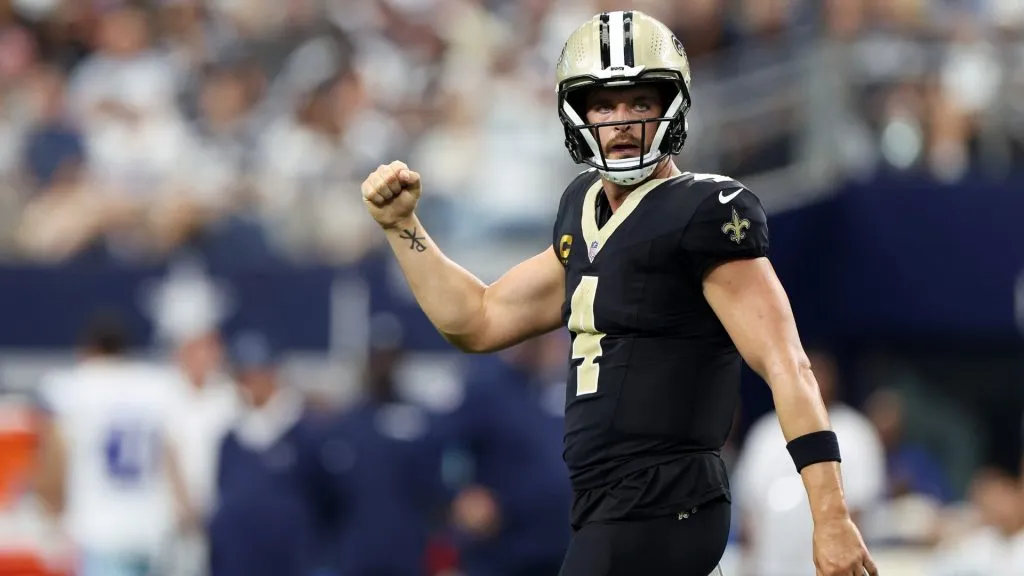 Derek Carr #4 of the New Orleans Saints celebrates a touchdown pass during the third quarter against the Dallas Cowboys at AT&T Stadium on September 15, 2024. (Source: Ron Jenkins/Getty Images)