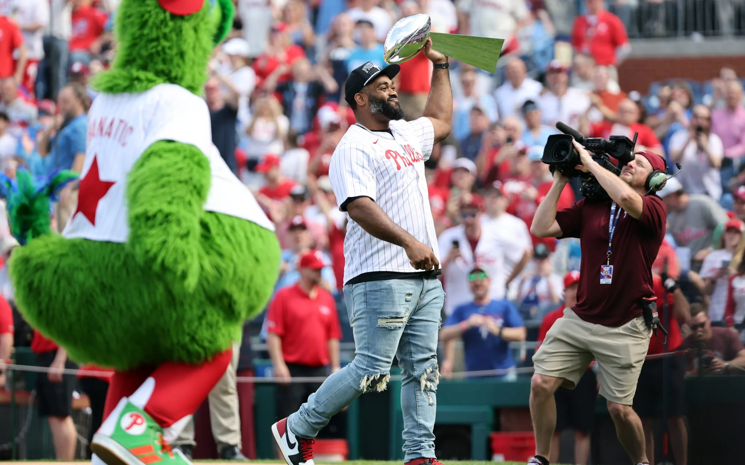 PHILADELPHIA, PENNSYLVANIA – MARCH 31: Former Philadelphia Eagle Brandon Graham acknowledges the crowd before the home opener between the Colorado Rockies and the Philadelphia Phillies at Citizens Bank Park on March 31, 2025 in Philadelphia, Pennsylvania.(Photo by Hunter Martin/Getty Images)